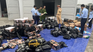 Ngăn chặn hơn 2,3 tấn lạp xưởng, thanh cua, bánh bao, chả mực không rõ nguồn gốc