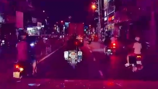 Công an phường mở đường, đưa người phụ nữ đi cấp cứu kịp thời