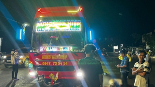 Xe khách giường nằm va chạm xe máy, 2 người tử vong