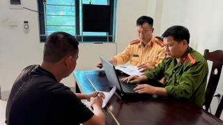 Nghệ An: Xử phạt hành chính chủ xe bán tải cản trở giao thông