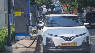 Khuyến khích phát triển trạm sạc cần đi kèm chế tài về giá dịch vụ