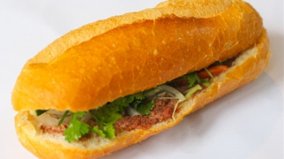 Điều tra nguyên nhân 19 người phải nhập viện sau khi ăn bánh mì