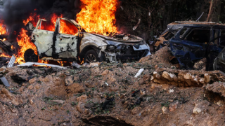 Tên lửa Iran rơi xuống trung tâm Tel Aviv