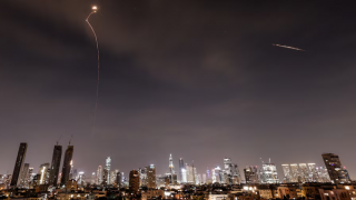 Iran bác bỏ đàm phán với Mỹ, căng thẳng tiếp tục leo thang tại Trung Đông