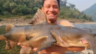 Nghề săn cá “chúa tể” trên dòng Đà giang