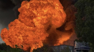 Cảnh sát nỗ lực khống chế vụ cháy kho chứa hóa chất ở TP Hồ Chí Minh