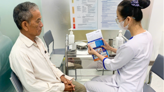 Lo ngại viêm não mô cầu, nhiều người đi tiêm chủng