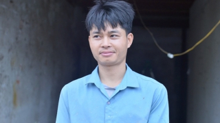 Danh tính "người hùng” mặc áo đen phá mái tôn trên tầng thượng ngôi nhà hỏa hoạn gây "bão" mạng xã hội