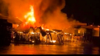 13 căn nhà ven sông ở Cà Mau bị lửa thiêu rụi lúc rạng sáng