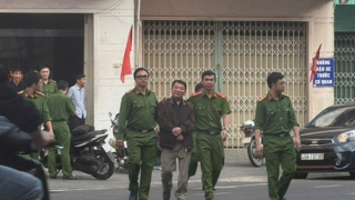 Công an làm việc với Giám đốc Trung tâm dịch vụ đấu giá tỉnh Lâm Đồng