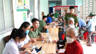 Lan tỏa nhiều hình ảnh đẹp nghĩa tình về người CBCS Công an Tây Ninh