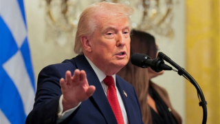 Tổng thống Trump muốn "xem xét lại" quan hệ với NATO