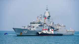 Tàu Hải quân Hoàng gia Australia thăm hữu nghị Đà Nẵng