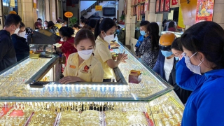 Vàng đảo chiều sau pha rơi lịch sử, chuyên gia hé lộ kịch bản mới