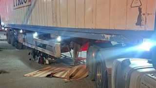 Đồng Tháp: Xe đầu kéo va chạm với xe máy khiến hai người tử vong