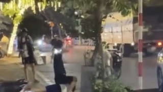 Điều tra làm rõ vụ nam sinh bị nhóm đối tượng đi ô tô đánh hội đồng trên đường phố