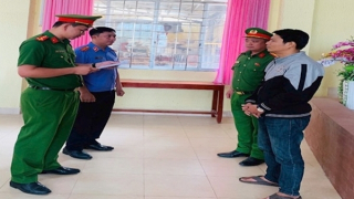 Bắt giam Giám đốc công ty để điều tra về hành vi sản xuất đường cát giả