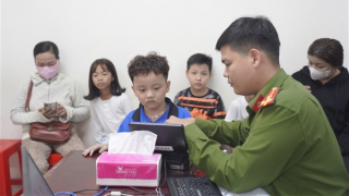 Công an phường ở Cà Mau cấp căn cước cho học sinh những ngày cuối tuần