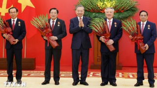 Trao Huân chương Quân công tặng các đồng chí lãnh đạo, nguyên lãnh đạo