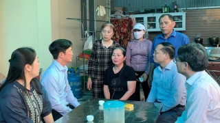 Vận dụng tối đa chính sách để hỗ trợ gia đình ngư dân có 2 mẹ con gặp nạn