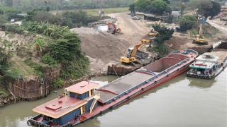 Hà Nội: Lúng túng trong công tác quản lý, xử lý hoạt động bến bãi dọc các tuyến sông