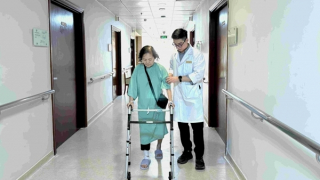 Vinmec ra mắt robot hỗ trợ thay khớp gối