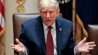 Tổng thống Trump lại gọi NATO là "con hổ giấy" và đề cập khả năng Mỹ rút khỏi tổ chức này