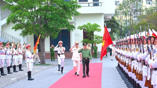 Minister Luong Tam Quang works with Thanh Hoa Provincial Police Department