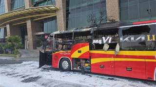 Cháy xe khách giường nằm ở phố biển Nha Trang