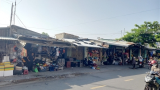 Tiểu thương chợ Hầm Nước bức xúc phí mặt bằng, chính quyền địa phương nói gì?