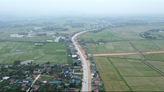 Tuyến đường 500 tỷ đồng về quê hương Bác Hồ lỡ hẹn ngày về đích