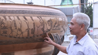 Người “đánh thức” trống đồng Đông Sơn