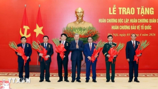Trao Huân chương cao quý tặng các lãnh đạo Đảng, Nhà nước và cán bộ cấp cao