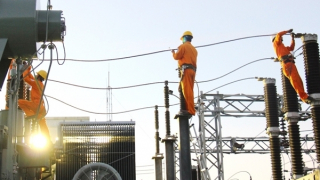 Điều hành lãi suất ngân hàng và cung ứng điện mùa Hè như thế nào?