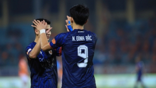 Công an Hà Nội tạo mưa bàn thắng trong ngày đặc biệt của Quang Hải