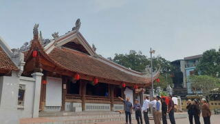 Vì sao Đình làng Hữu Bằng 400 năm tuổi bị “biến dạng” thẩm mỹ?