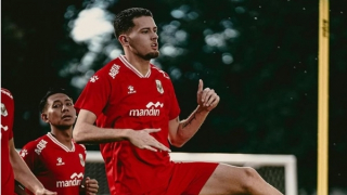 Vướng mắc pháp lý về cầu thủ nhập tịch giữa quy định của FIFA và luật pháp quốc gia