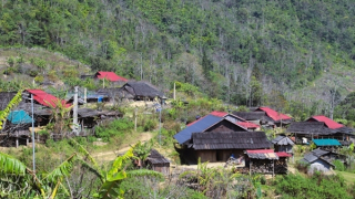 Huoi Man – A “sky-high” hamlet where wood and stone architecture reigns