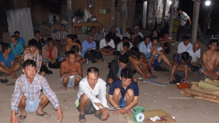 Phá sới bạc bắt 35 đối tượng, tạm giữ gần 250 triệu đồng