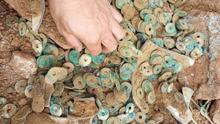 Cơn sốt tiền cổ và những góc khuất