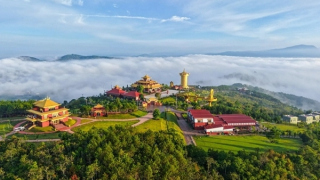 “Chạm” vào bình minh trên biển mây Samten Hills Dalat