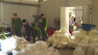 Quyết liệt ngăn chặn thực phẩm bẩn và hàng giả