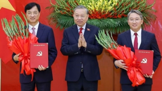 Trao quyết định bổ nhiệm Trưởng ban Tổ chức Trung ương và Chánh Văn phòng Trung ương Đảng