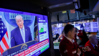 Giá dầu lao dốc, chứng khoán bùng nổ sau thỏa thuận ngừng bắn Mỹ - Iran