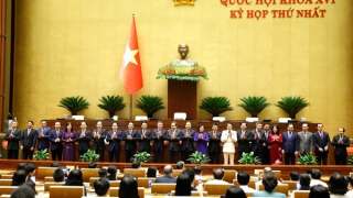 Chính phủ có 6 Phó Thủ tướng, 17 Bộ trưởng, trưởng ngành