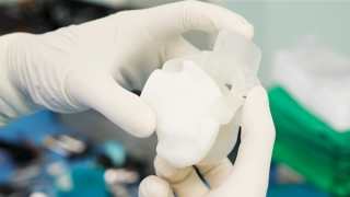 Bước ngoặt trong phẫu thuật thay khớp tại Việt Nam