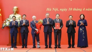 Trao Quyết định của Bộ Chính trị chỉ định Đảng ủy Quốc hội nhiệm kỳ 2025-2030