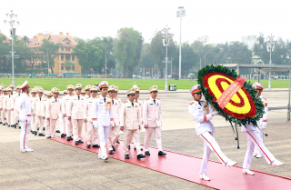 Đoàn đại biểu lực lượng Tham mưu Công an nhân dân vào Lăng viếng Bác