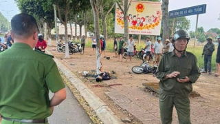 Xe máy kẹp 3 đua tốc độ lao vào gốc cây, 2 học sinh tử vong