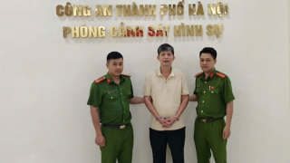 Khởi tố, bắt giam đối tượng cố tình đỗ ô tô chặn lối vào hầm chung cư